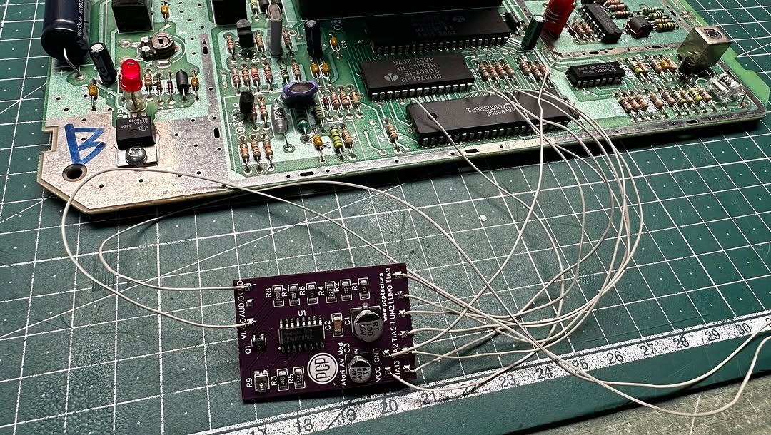 Dettaglio dei collegamenti tra PCB e scheda madre Atari